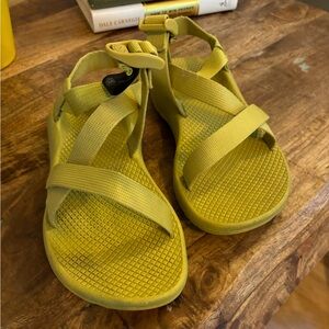 Women’s Chacos Sandals (Chartreuse/Yellow) Size 7